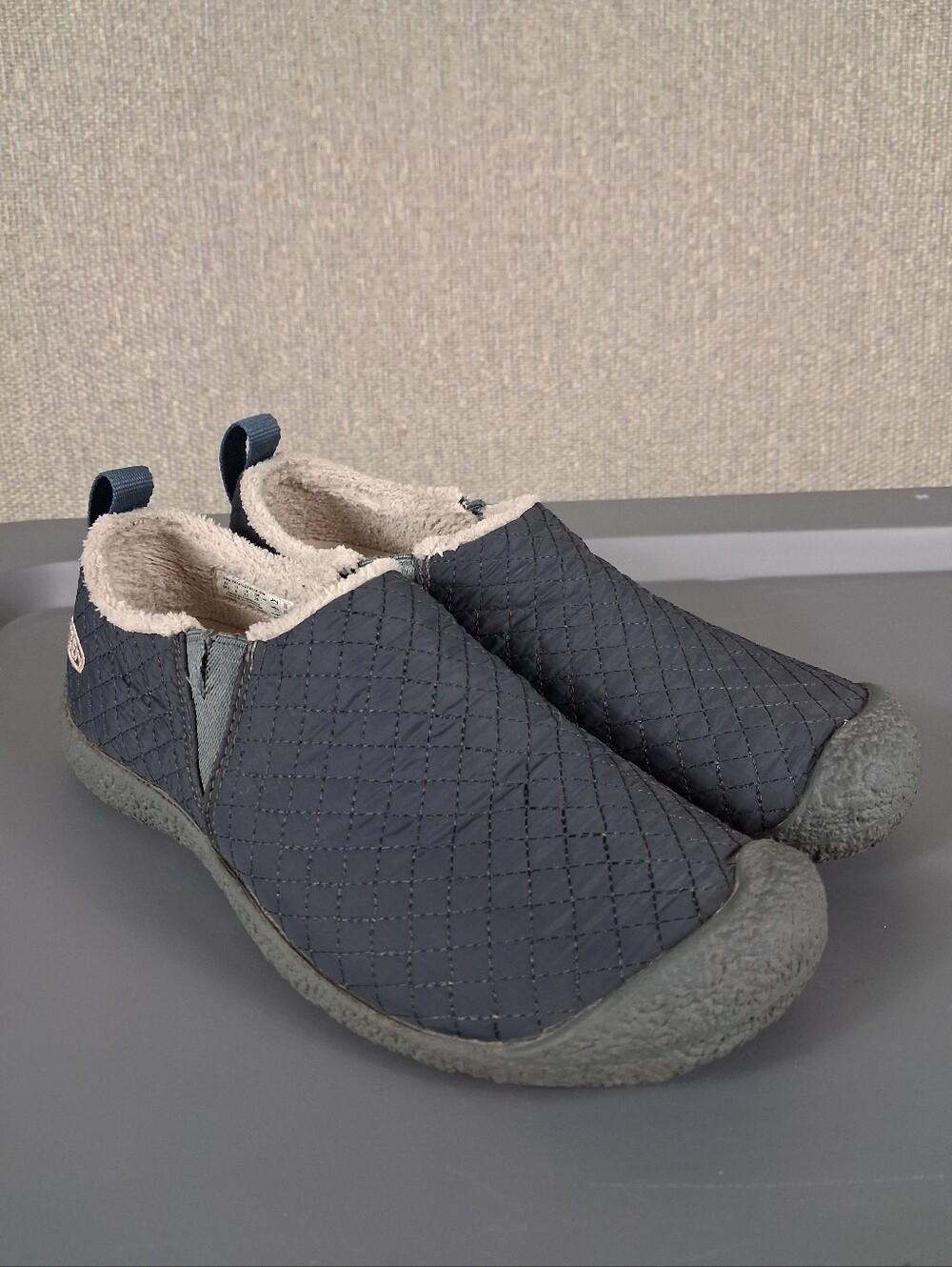 KEEN Howser II Quilted Slippers Womens 8 Gray Quilted Slip On Indoor Outdoor